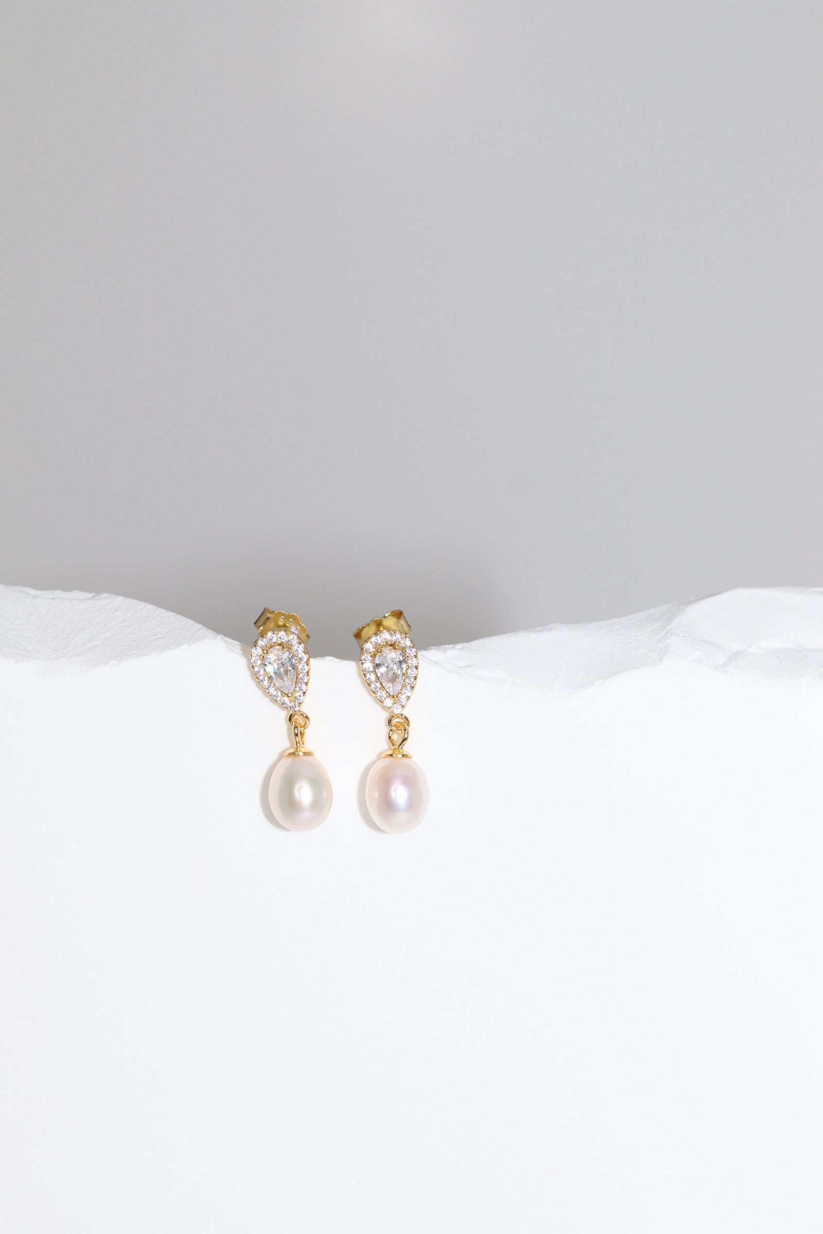Arete fino de perla
