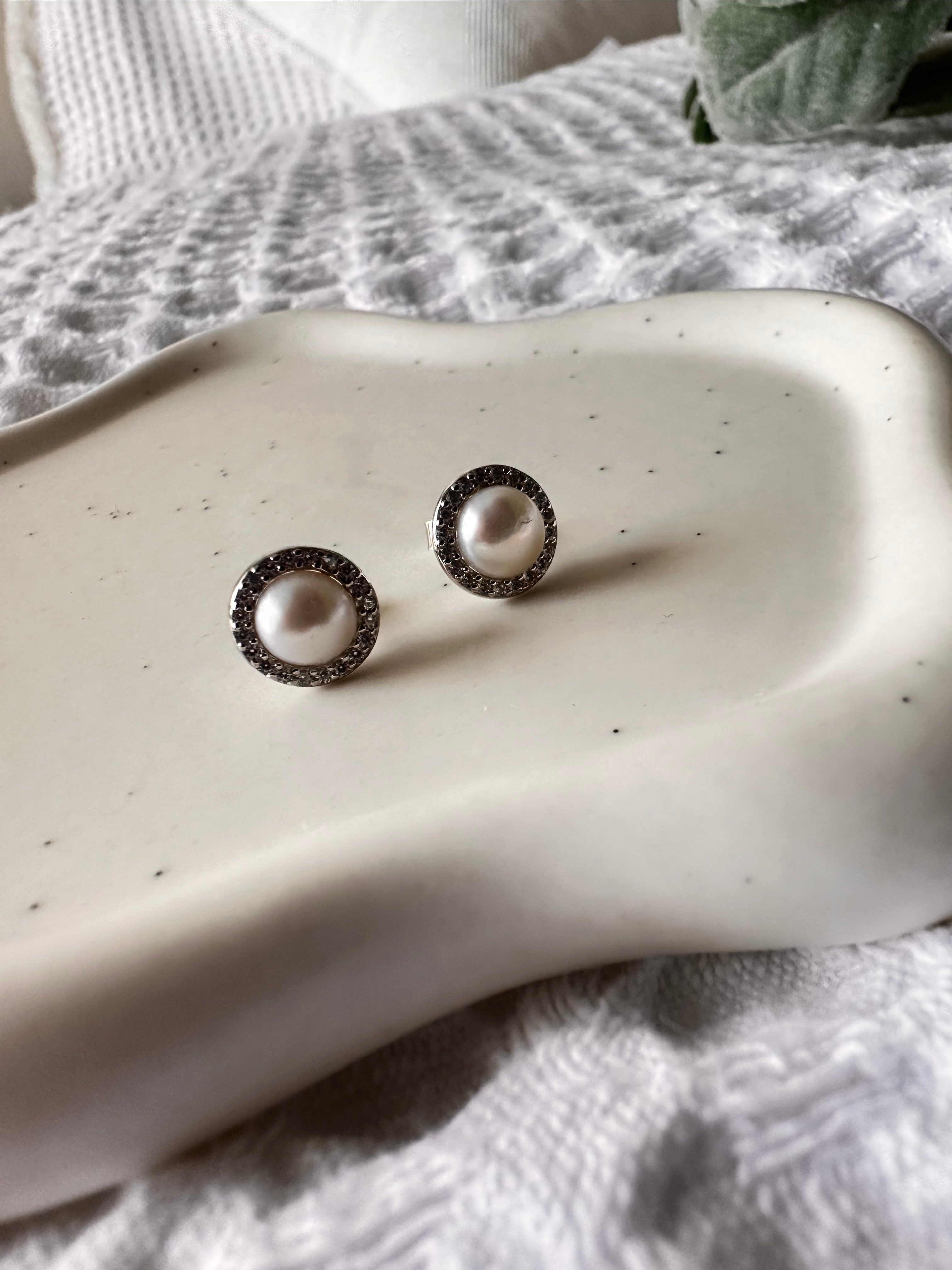 Arete de perla y plateado