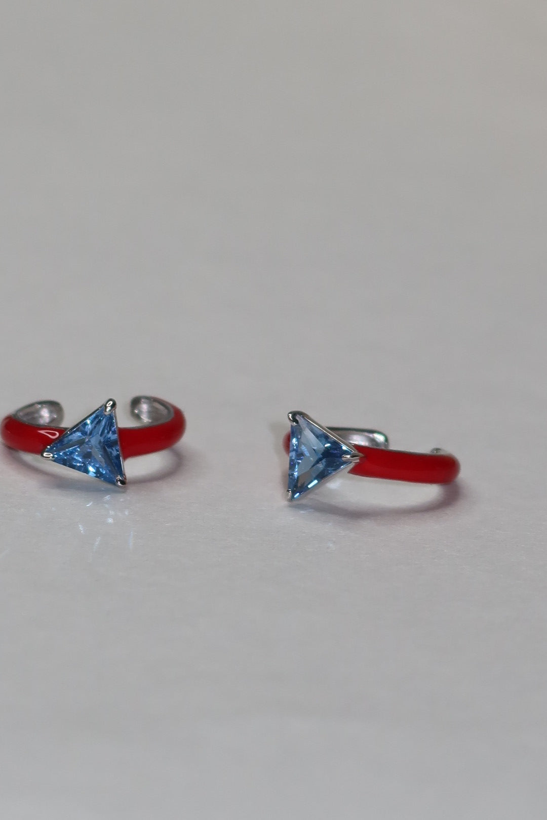 Ear cuff rojo y azul