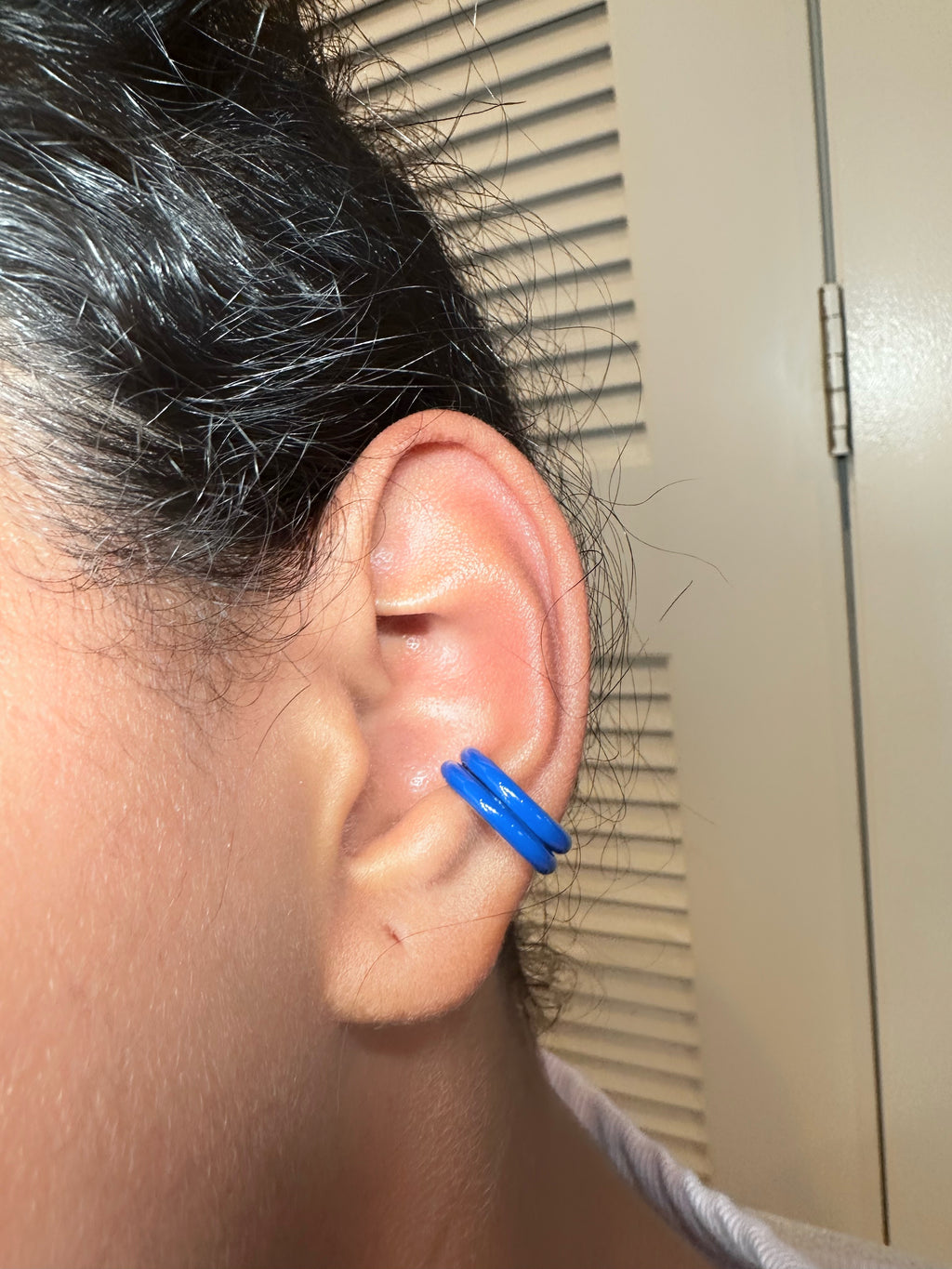 Ear cuff azul fuerte