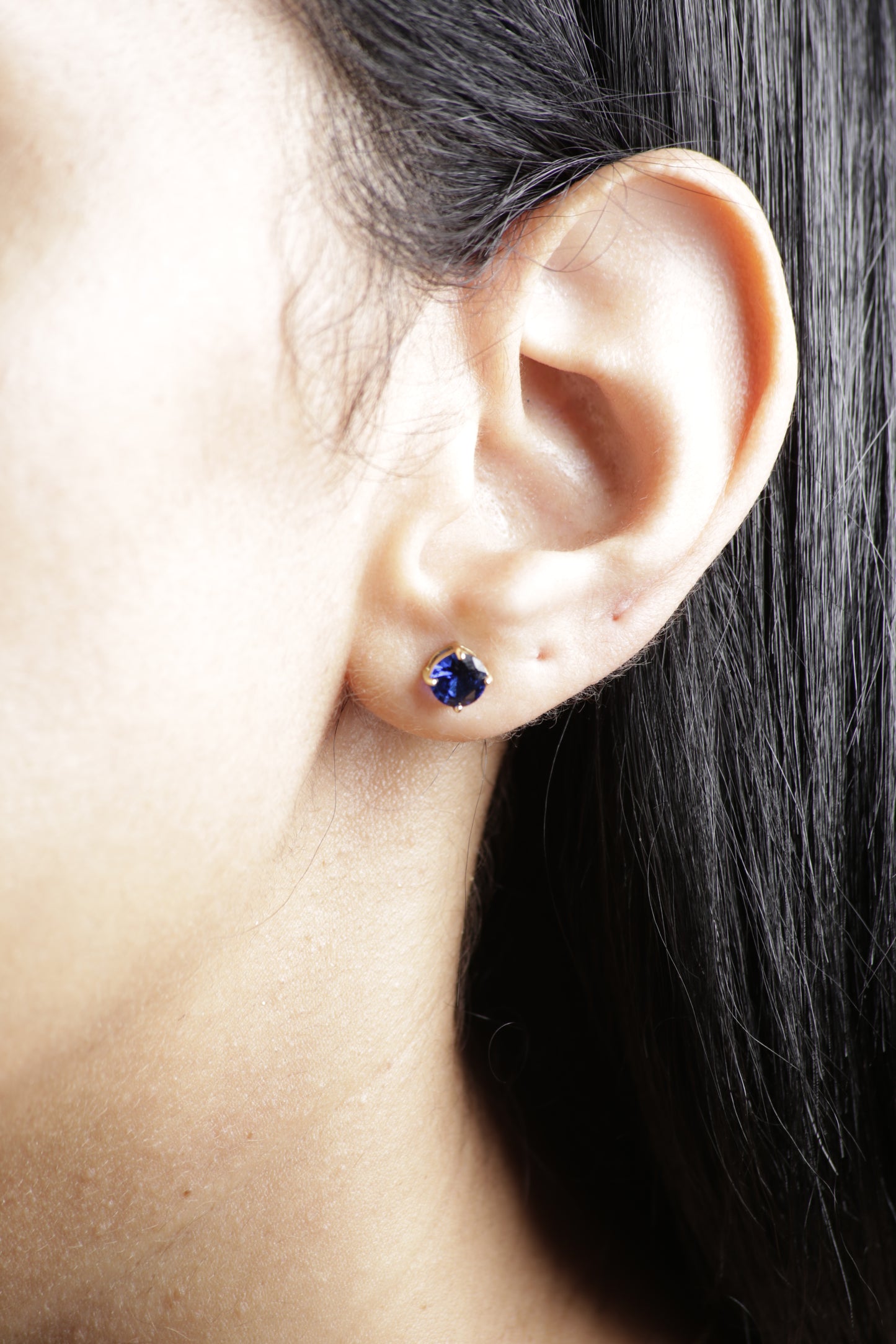 Arete delicado azul