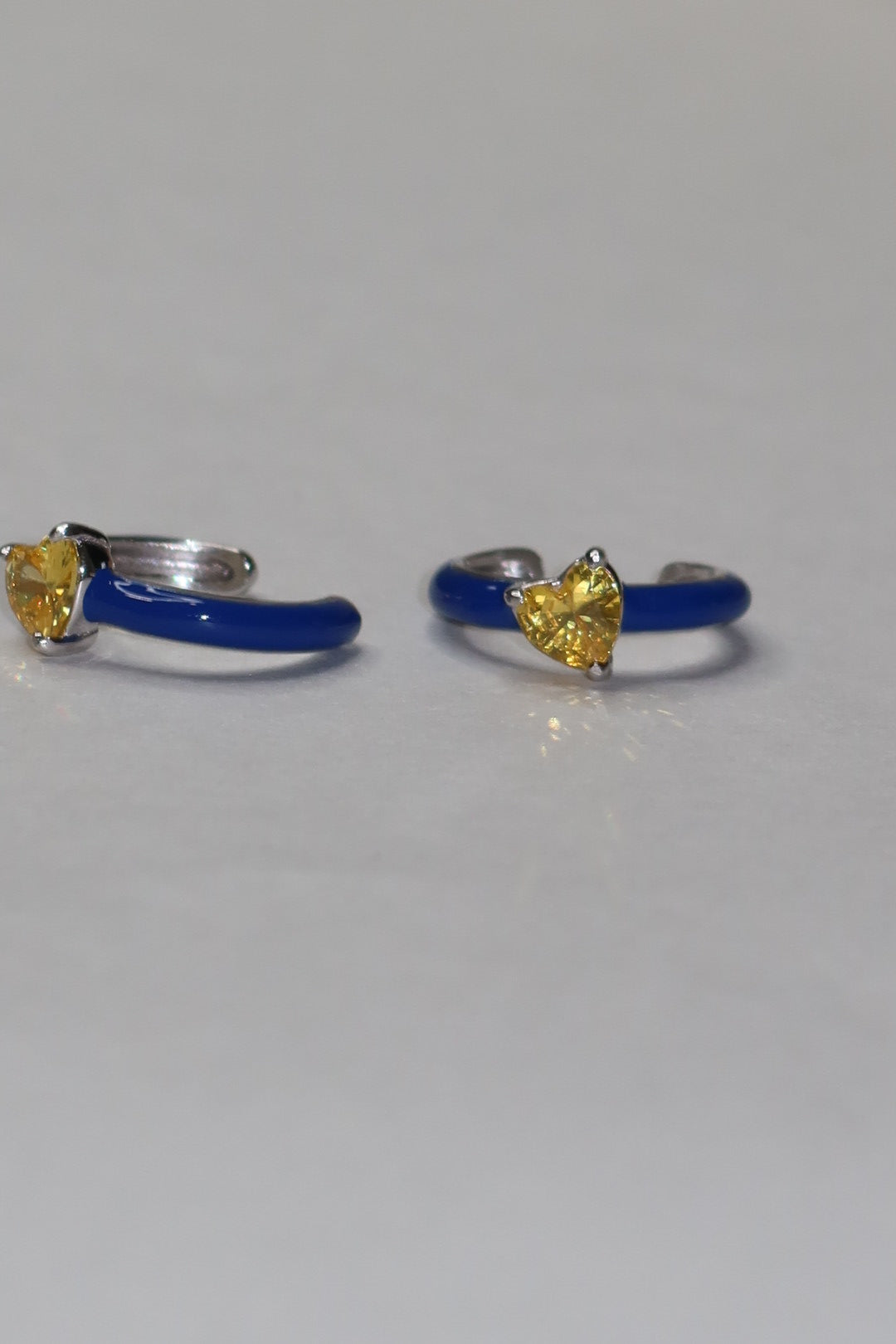 Ear cuff blue